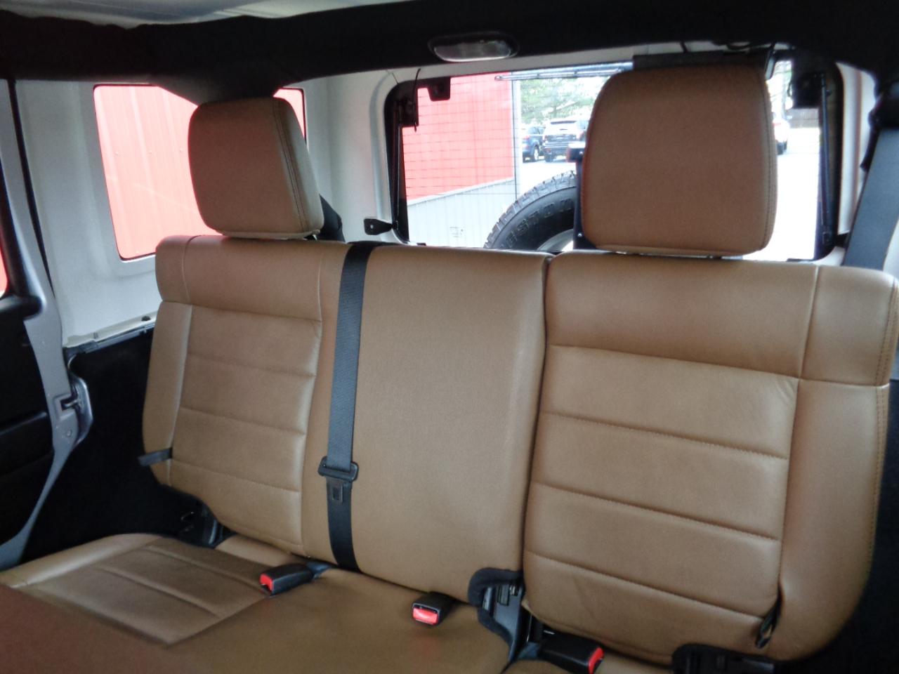 Jeep Wrangler Unlimited Sahara 4WD 2012