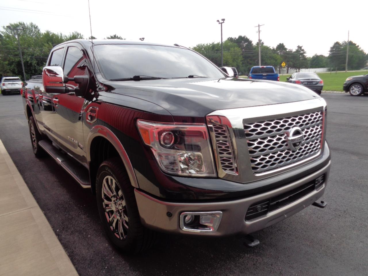 Nissan Titan XD Platinum Reserve 4WD Diesel 2016