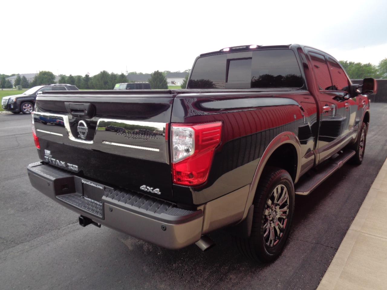Nissan Titan XD Platinum Reserve 4WD Diesel 2016