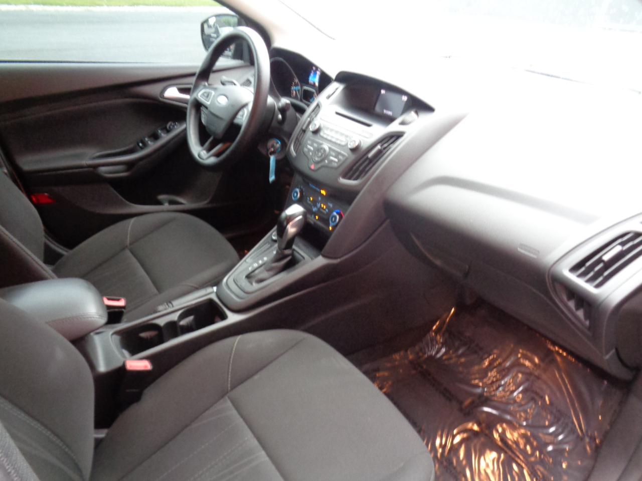 Ford Focus SE Sedan 2016