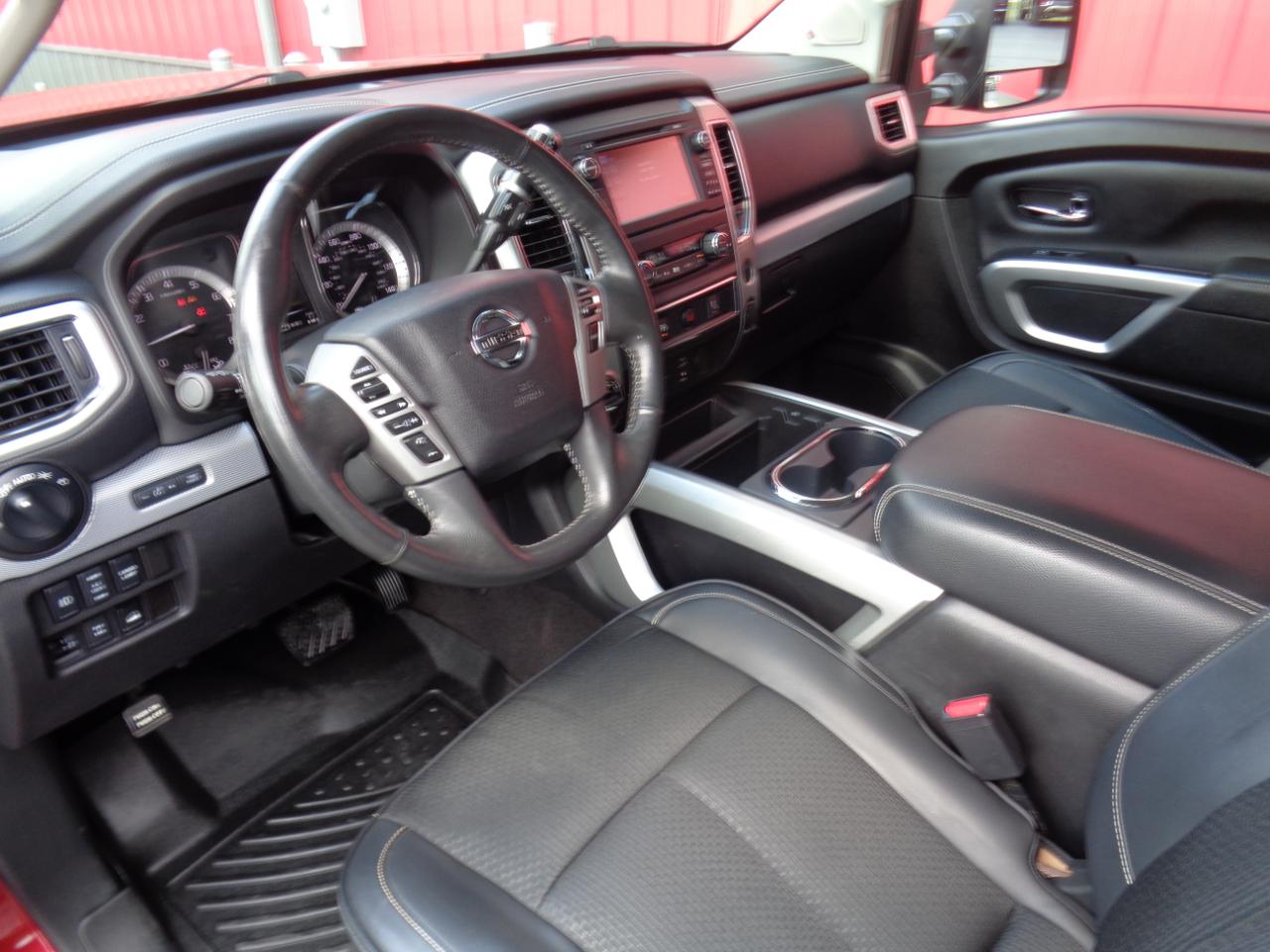 Nissan Titan PRO-4X Crew Cab 4WD 2017
