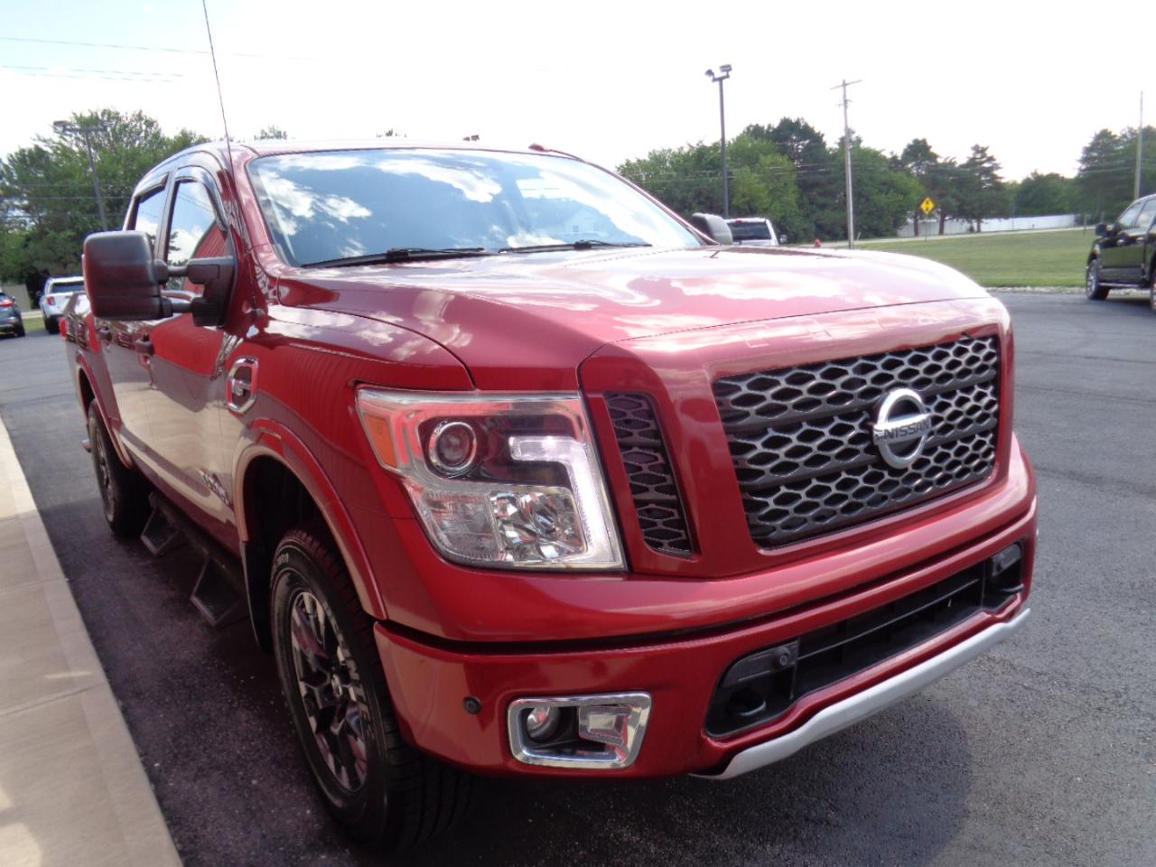 Nissan Titan PRO-4X Crew Cab 4WD 2017