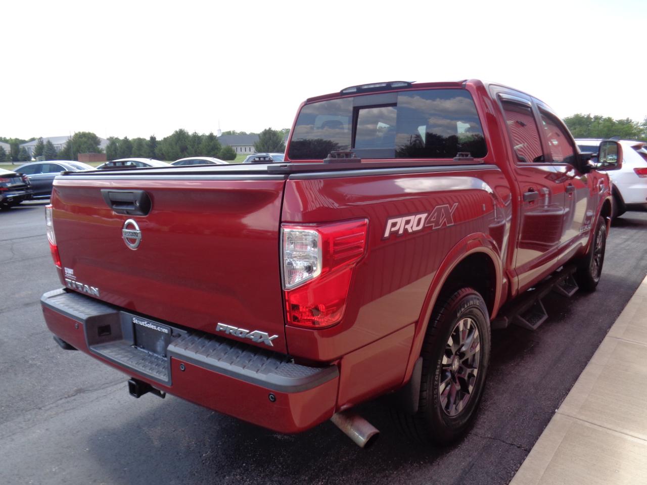 Nissan Titan PRO-4X Crew Cab 4WD 2017