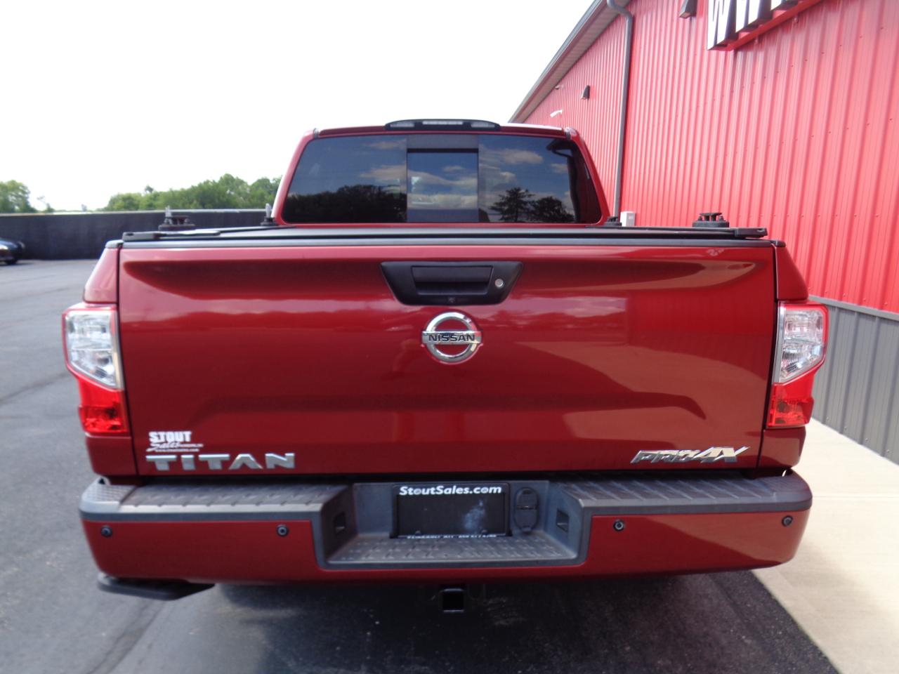 Nissan Titan PRO-4X Crew Cab 4WD 2017