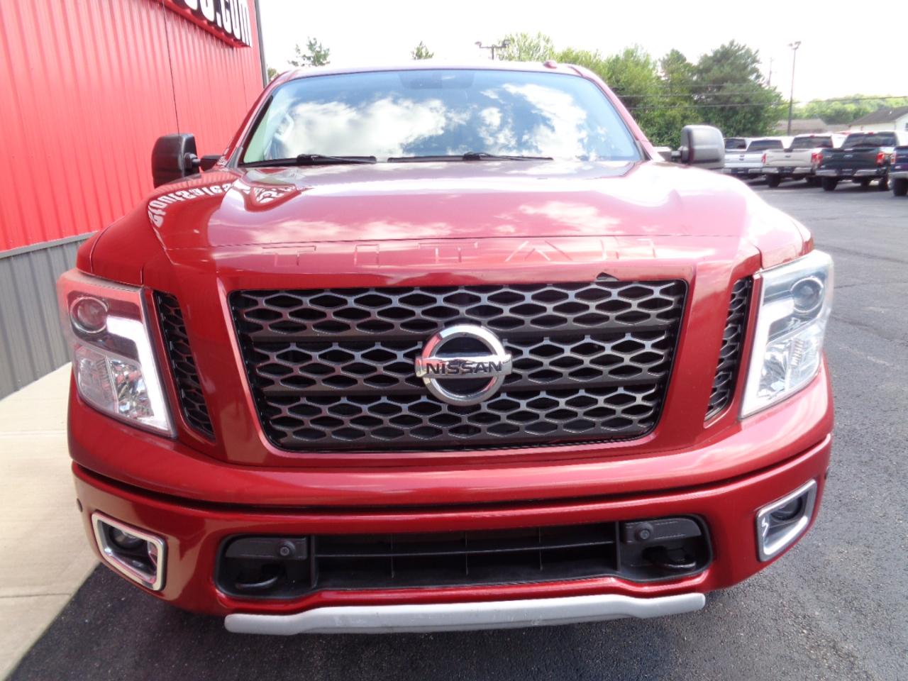 Nissan Titan PRO-4X Crew Cab 4WD 2017