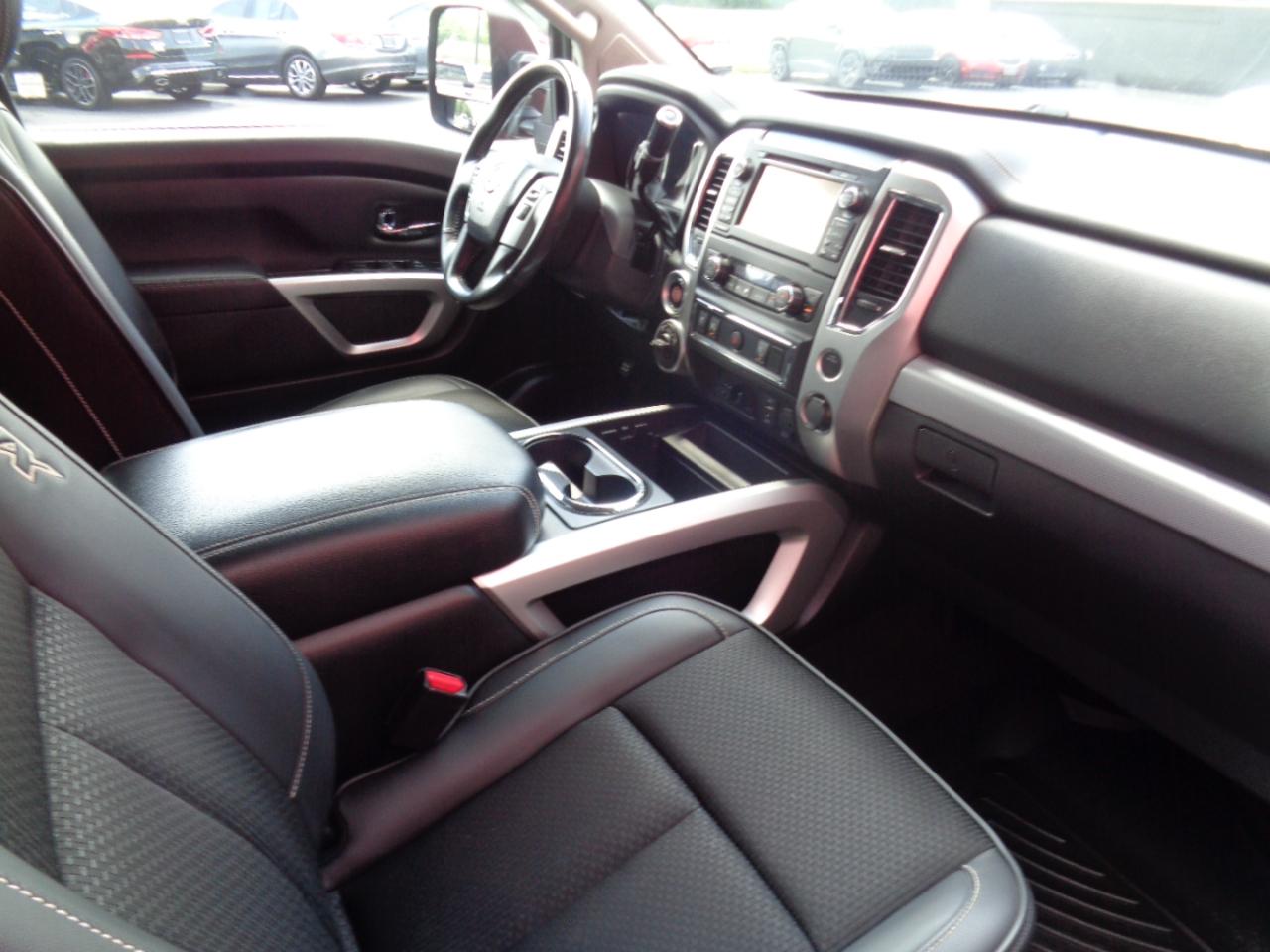 Nissan Titan PRO-4X Crew Cab 4WD 2017