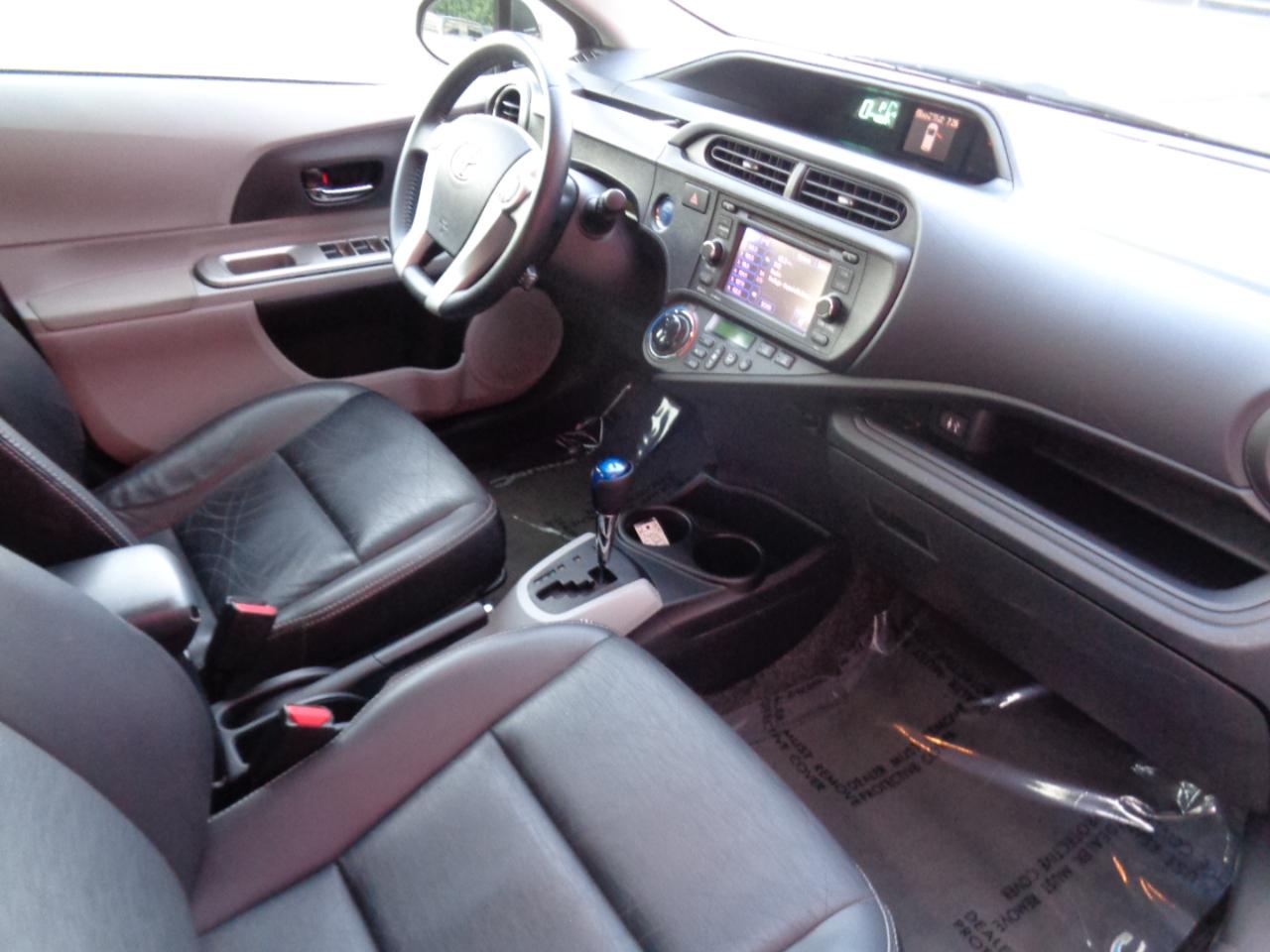 Toyota Prius c Four 2013