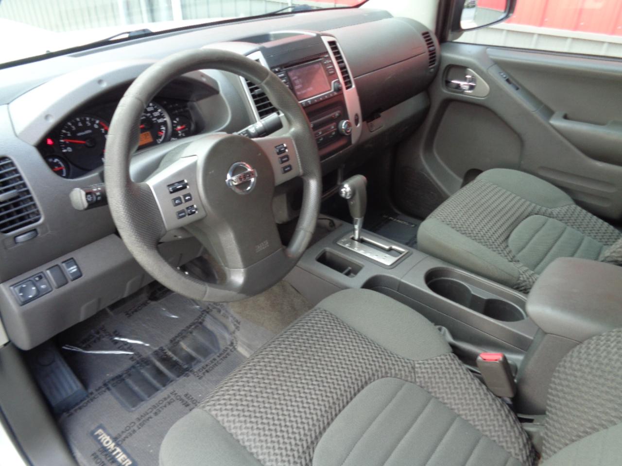 Nissan Frontier SV King Cab I4 5AT 2WD 2017