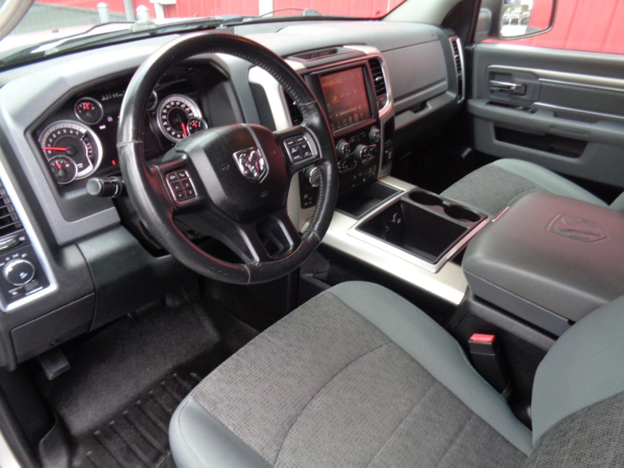 RAM 1500 Big Horn Crew Cab SWB 4WD 2015
