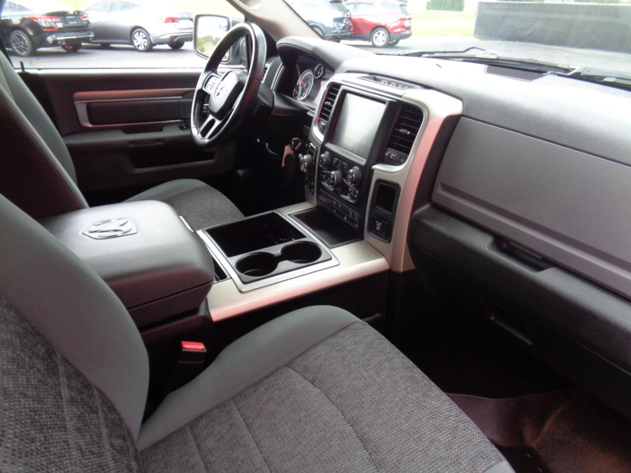 RAM 1500 Big Horn Crew Cab SWB 4WD 2015