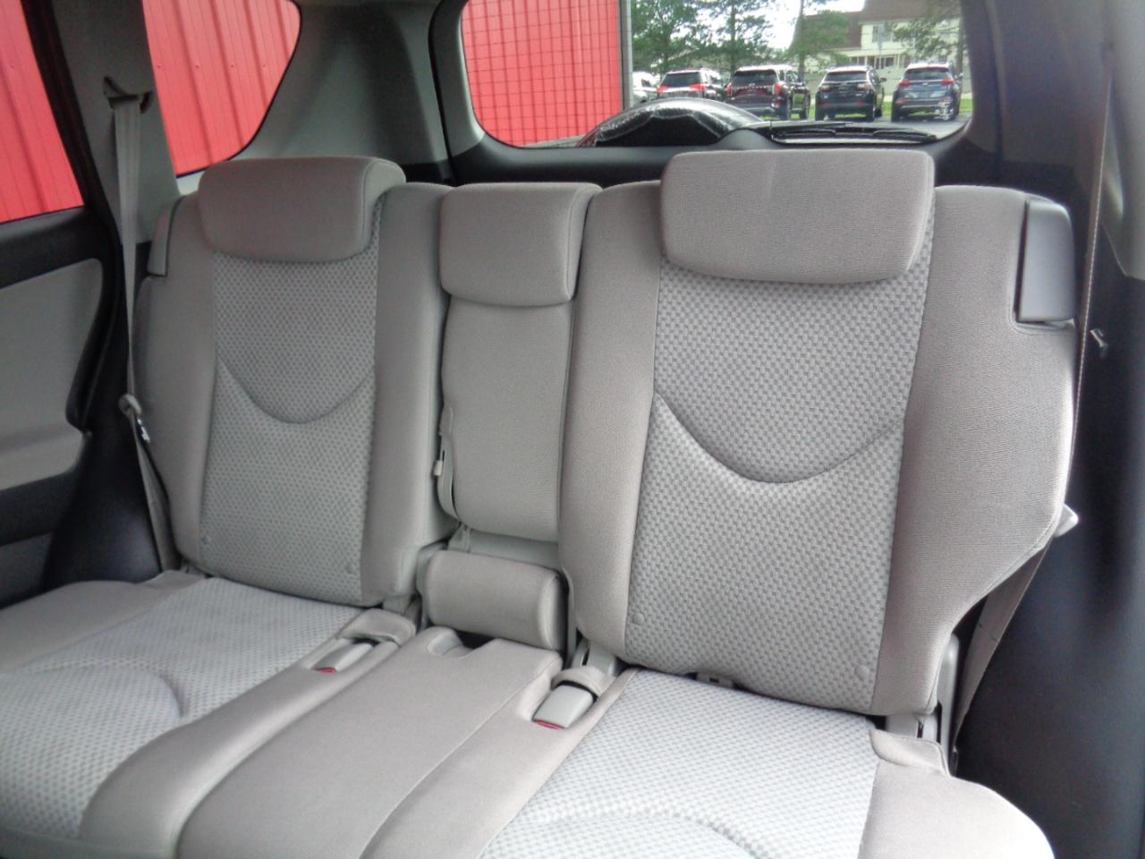 Toyota RAV4 Base I4 4WD 2007