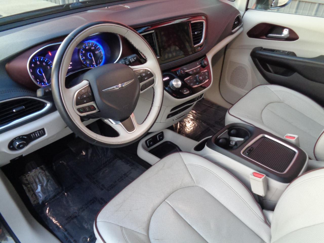 Chrysler Pacifica Limited 2017