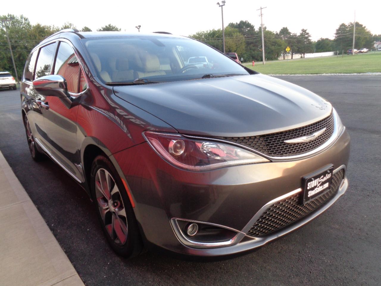 Chrysler Pacifica Limited 2017