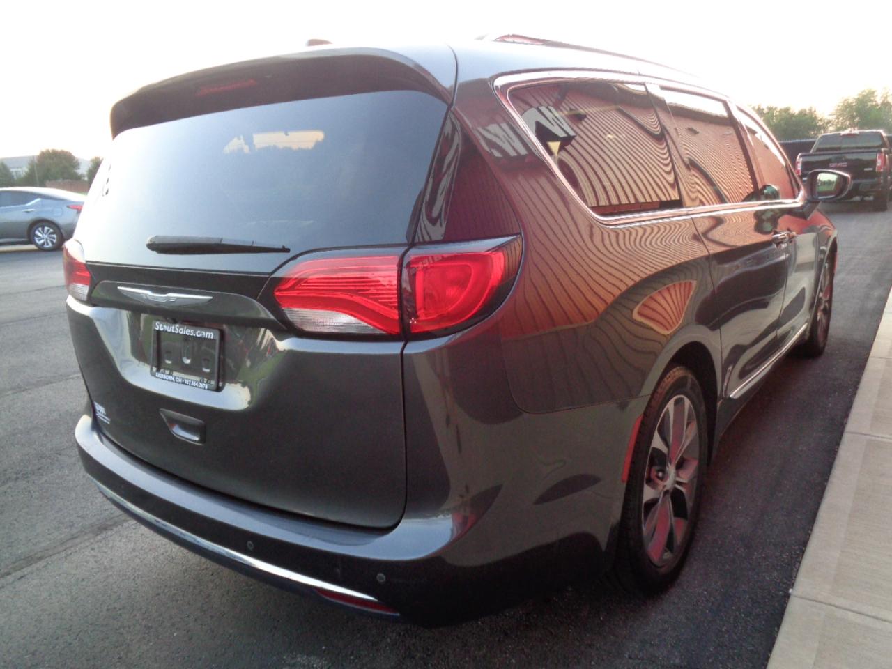 Chrysler Pacifica Limited 2017
