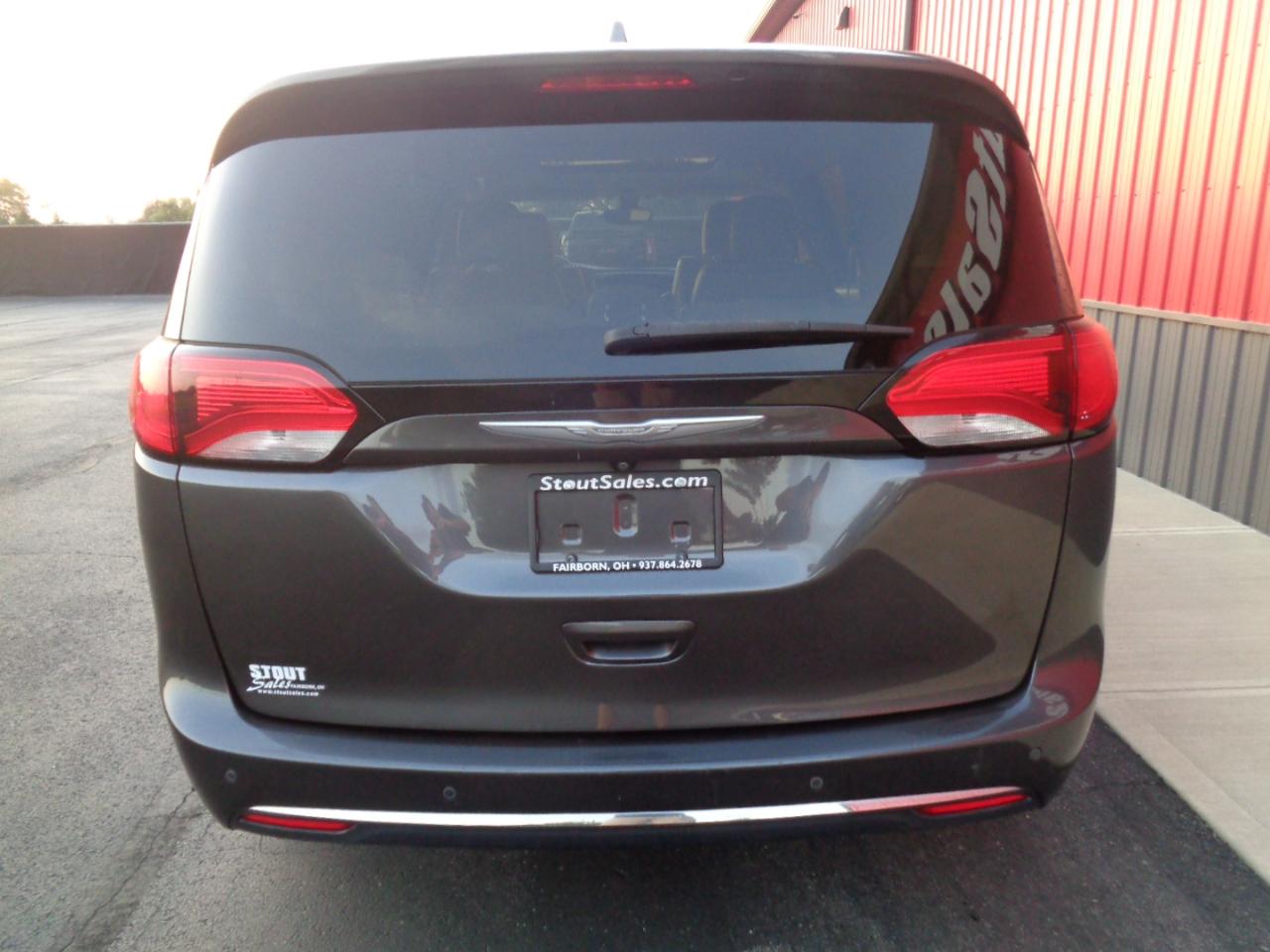 Chrysler Pacifica Limited 2017