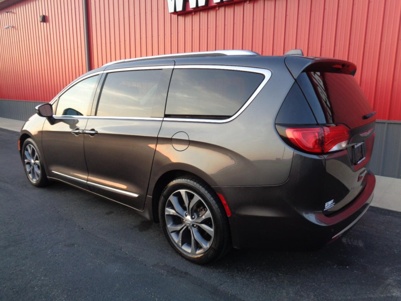Chrysler Pacifica Limited 2017