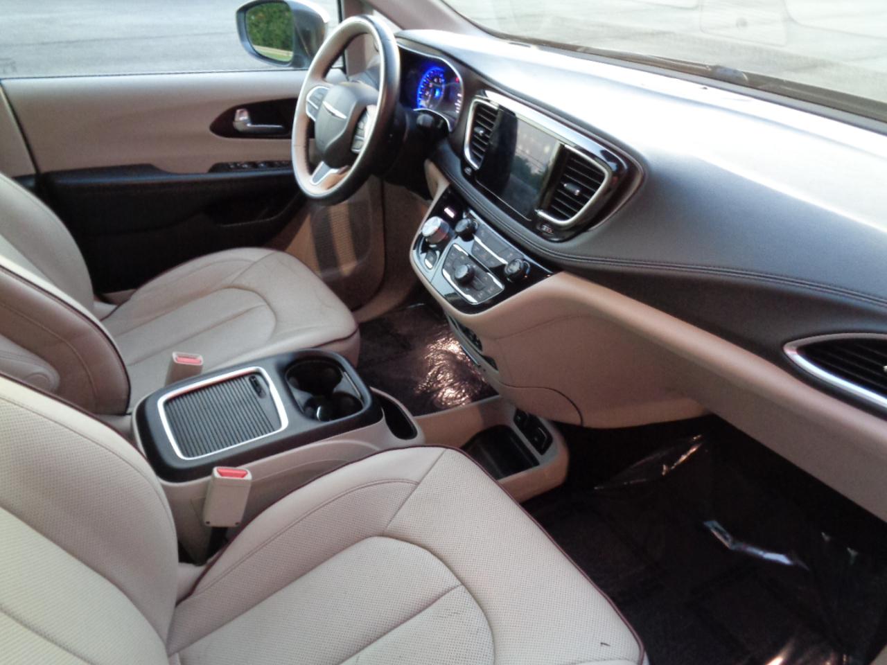 Chrysler Pacifica Limited 2017