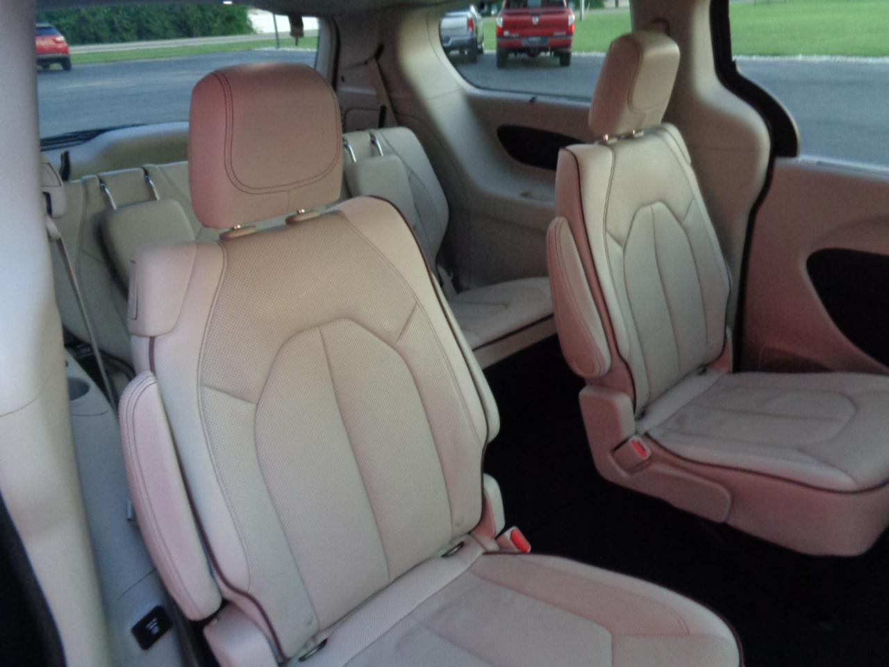 Chrysler Pacifica Limited 2017