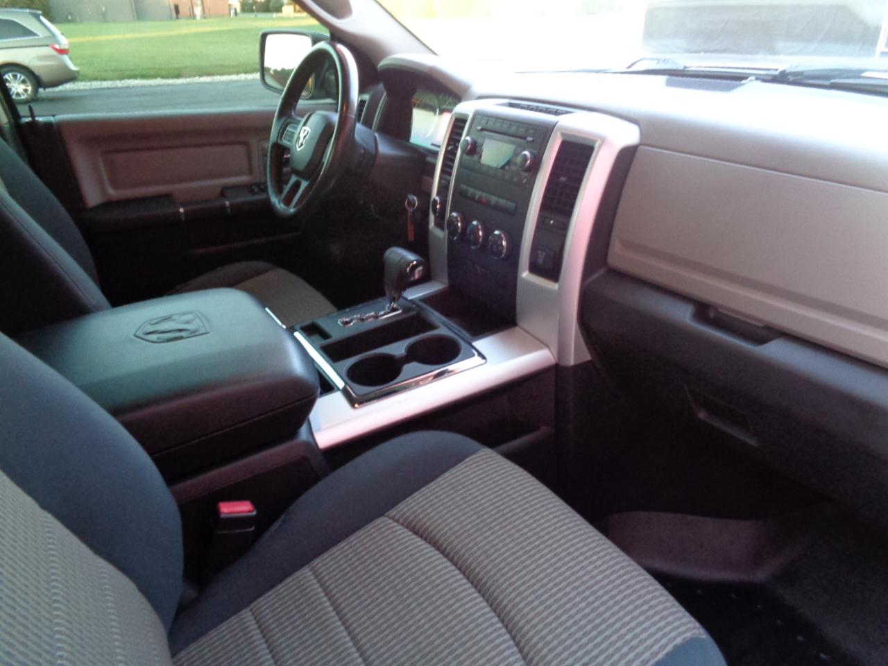 RAM 1500 SLT Quad Cab 4WD 2012