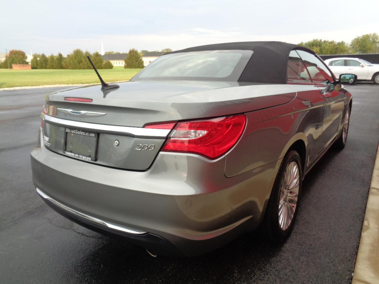 Chrysler 200 Limited Convertible 2011