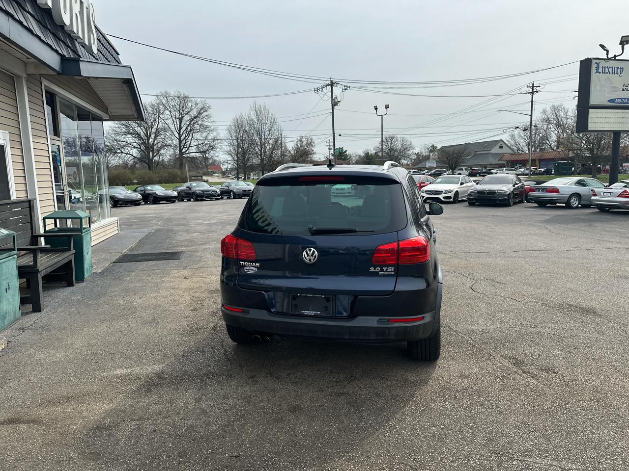 Volkswagen Tiguan 4WD 4dr Auto SE w/Sunroof & Nav 2013