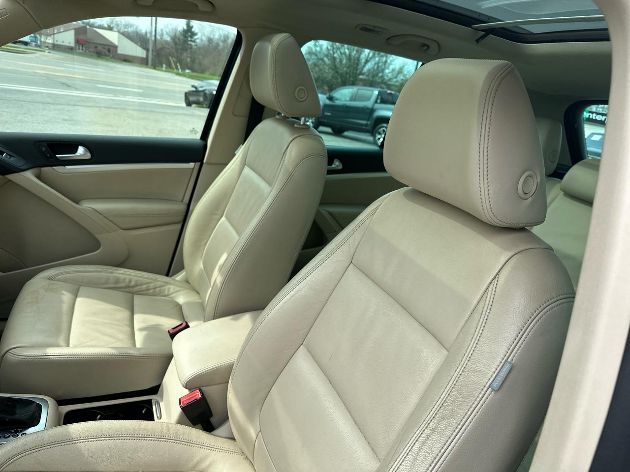 Volkswagen Tiguan 4WD 4dr Auto SE w/Sunroof & Nav 2013