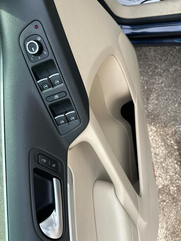 Volkswagen Tiguan 4WD 4dr Auto SE w/Sunroof & Nav 2013