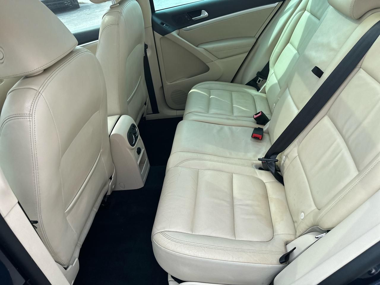 Volkswagen Tiguan 4WD 4dr Auto SE w/Sunroof & Nav 2013