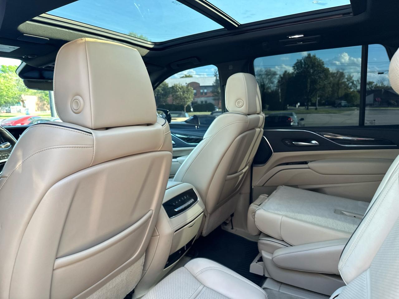 Cadillac Escalade 4WD 4dr Premium Luxury 2021