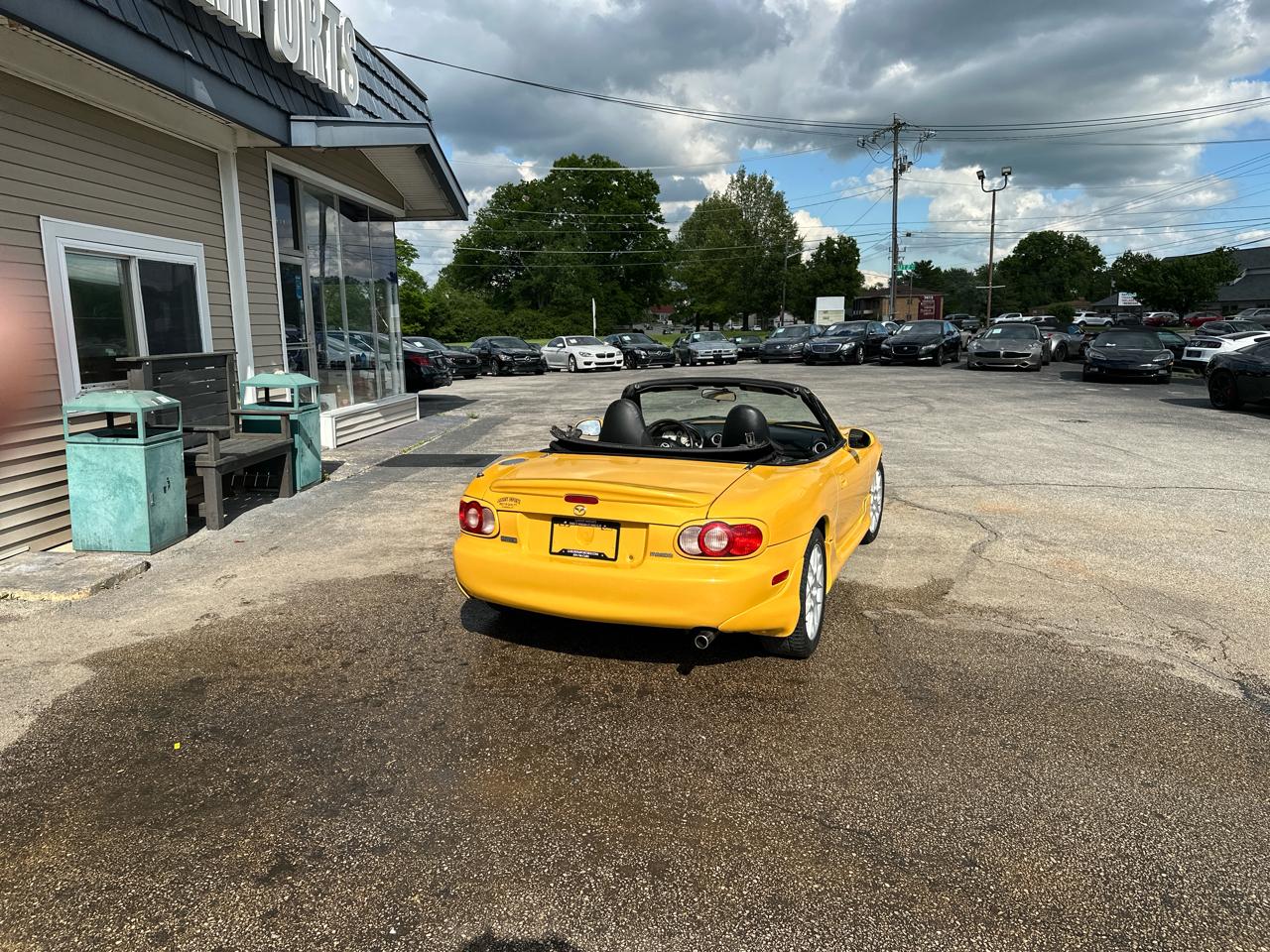 Mazda MX-5 Miata 2dr Conv Cloth Auto 2002