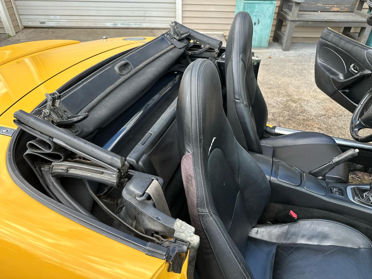 Mazda MX-5 Miata 2dr Conv Cloth Auto 2002