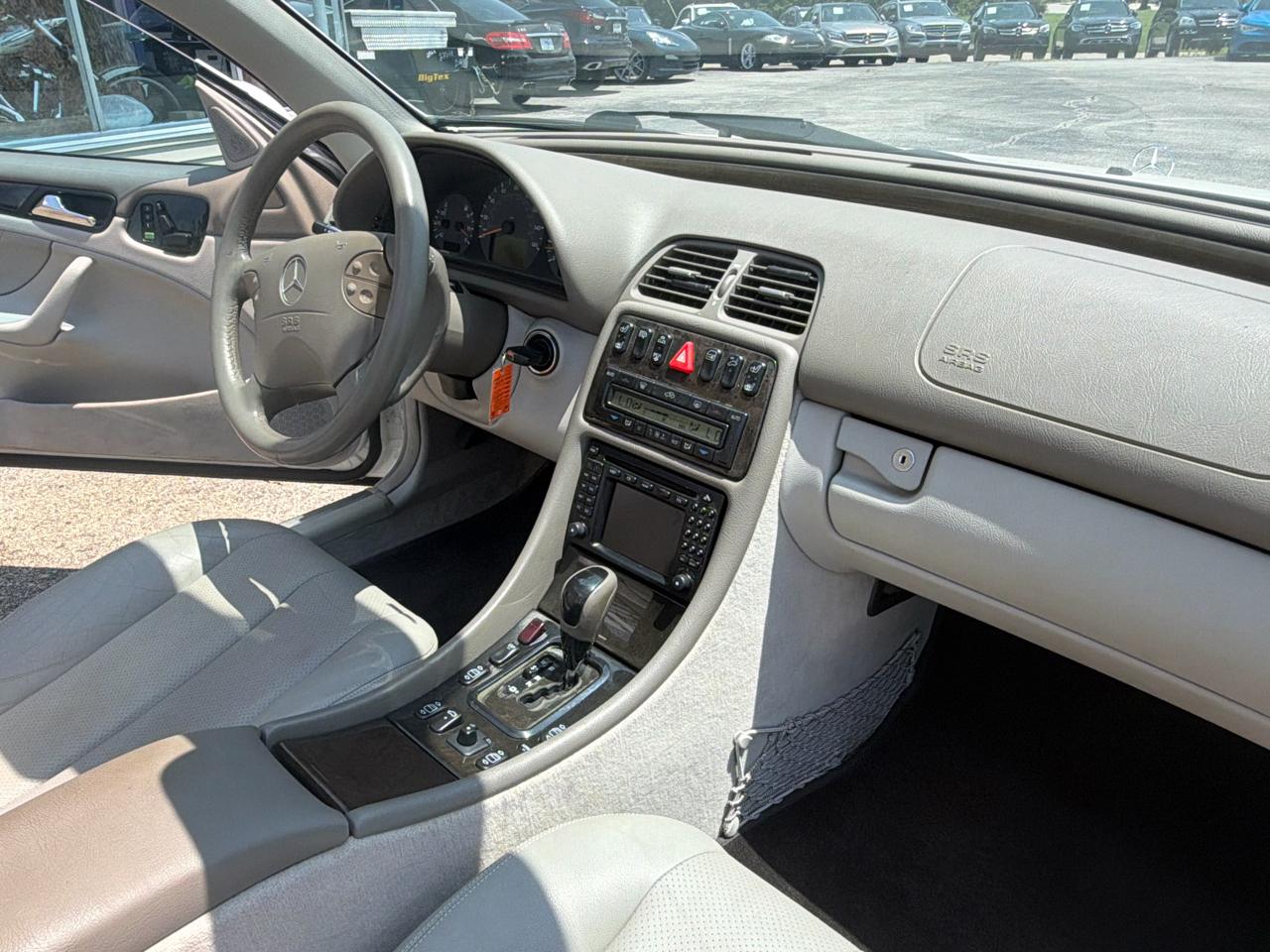 Mercedes-Benz CLK-Class 2dr Cabriolet 4.3L 2003