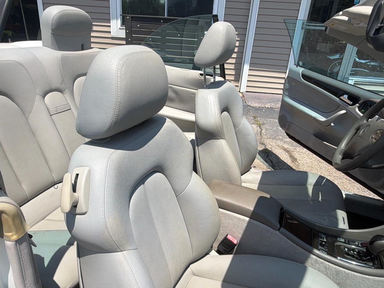 Mercedes-Benz CLK-Class 2dr Cabriolet 4.3L 2003
