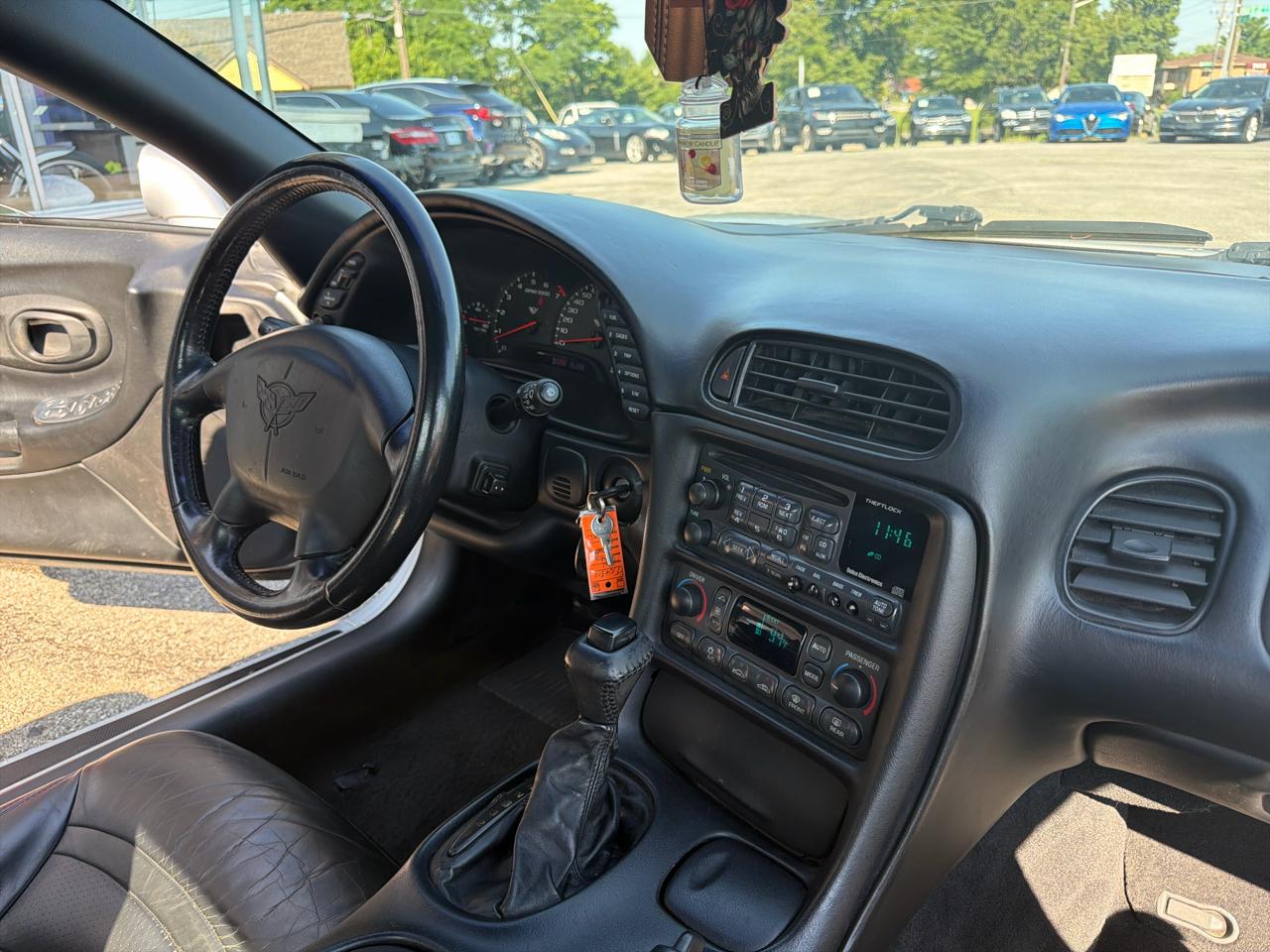 Chevrolet Corvette 2dr Convertible 2001