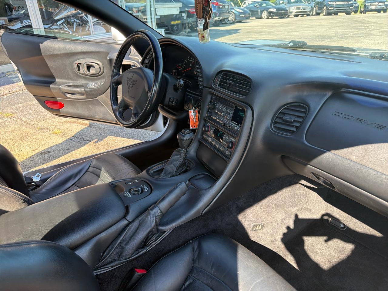 Chevrolet Corvette 2dr Convertible 2001