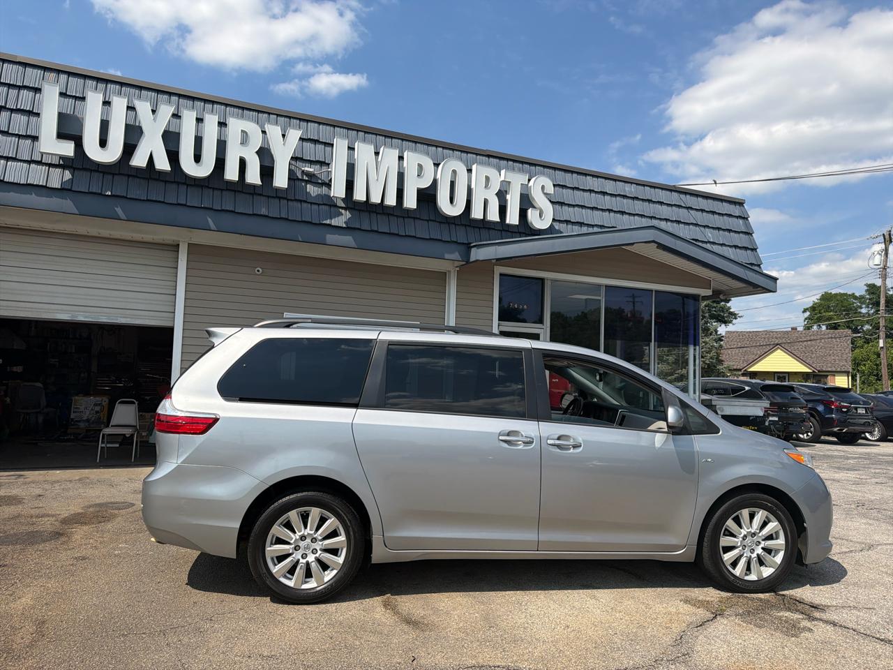 Toyota Sienna Limited Premium AWD 7-Passenger (Natl) 2017