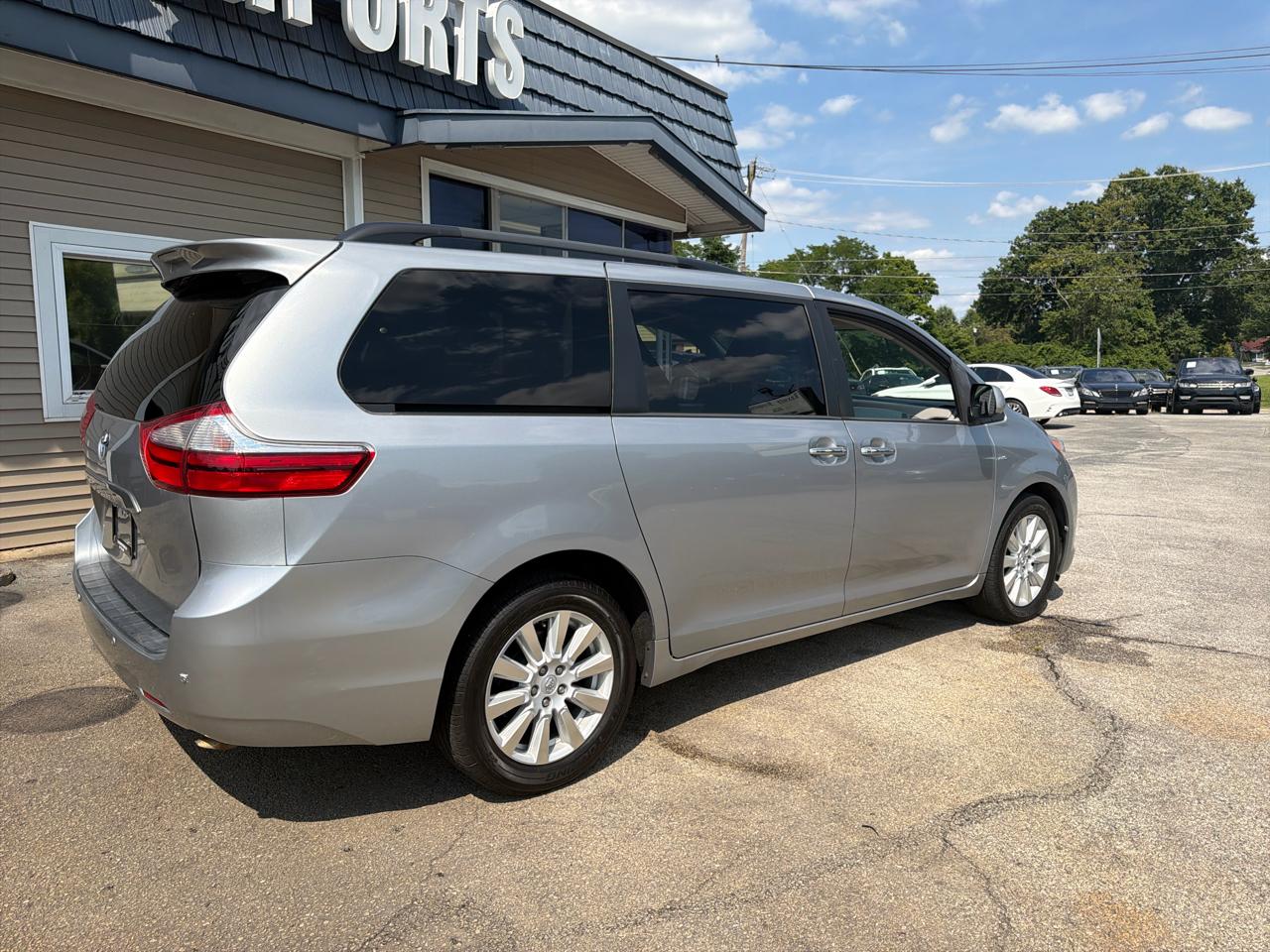 Toyota Sienna Limited Premium AWD 7-Passenger (Natl) 2017