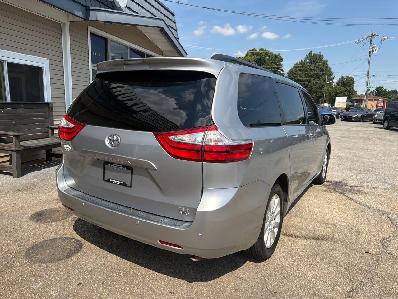 Toyota Sienna Limited Premium AWD 7-Passenger (Natl) 2017