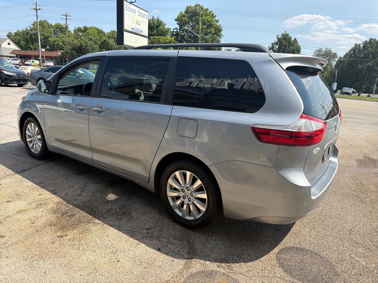 Toyota Sienna Limited Premium AWD 7-Passenger (Natl) 2017