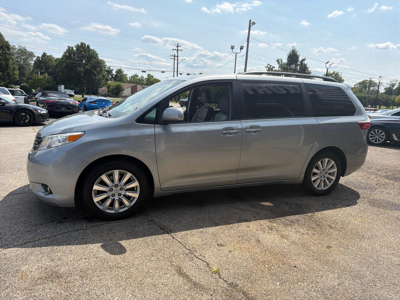 Toyota Sienna Limited Premium AWD 7-Passenger (Natl) 2017