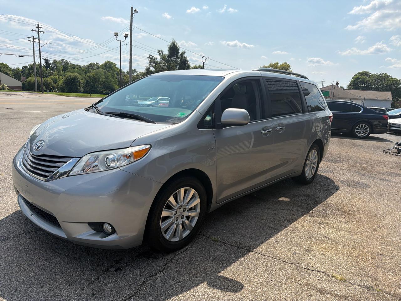 Toyota Sienna Limited Premium AWD 7-Passenger (Natl) 2017