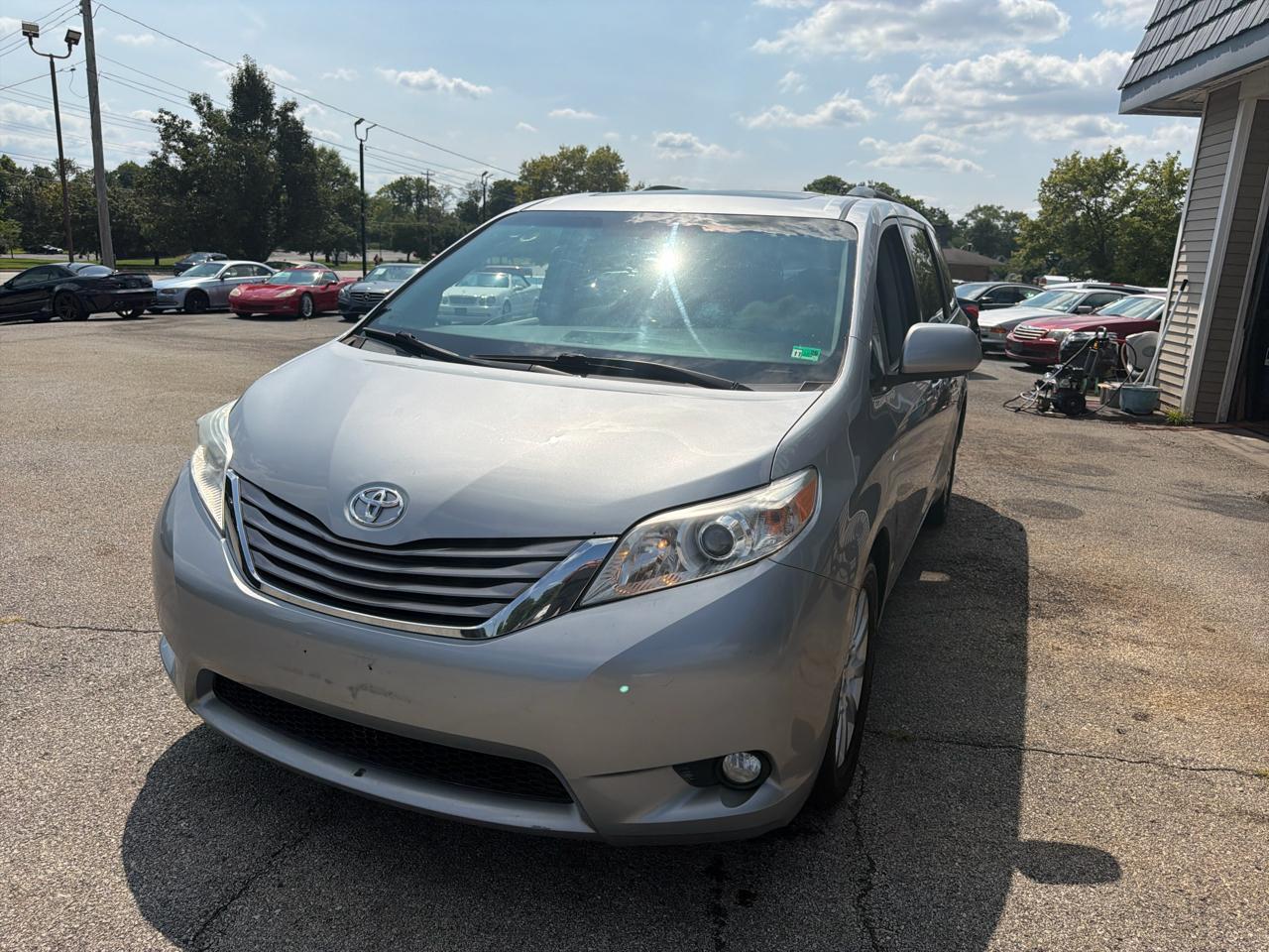 Toyota Sienna Limited Premium AWD 7-Passenger (Natl) 2017