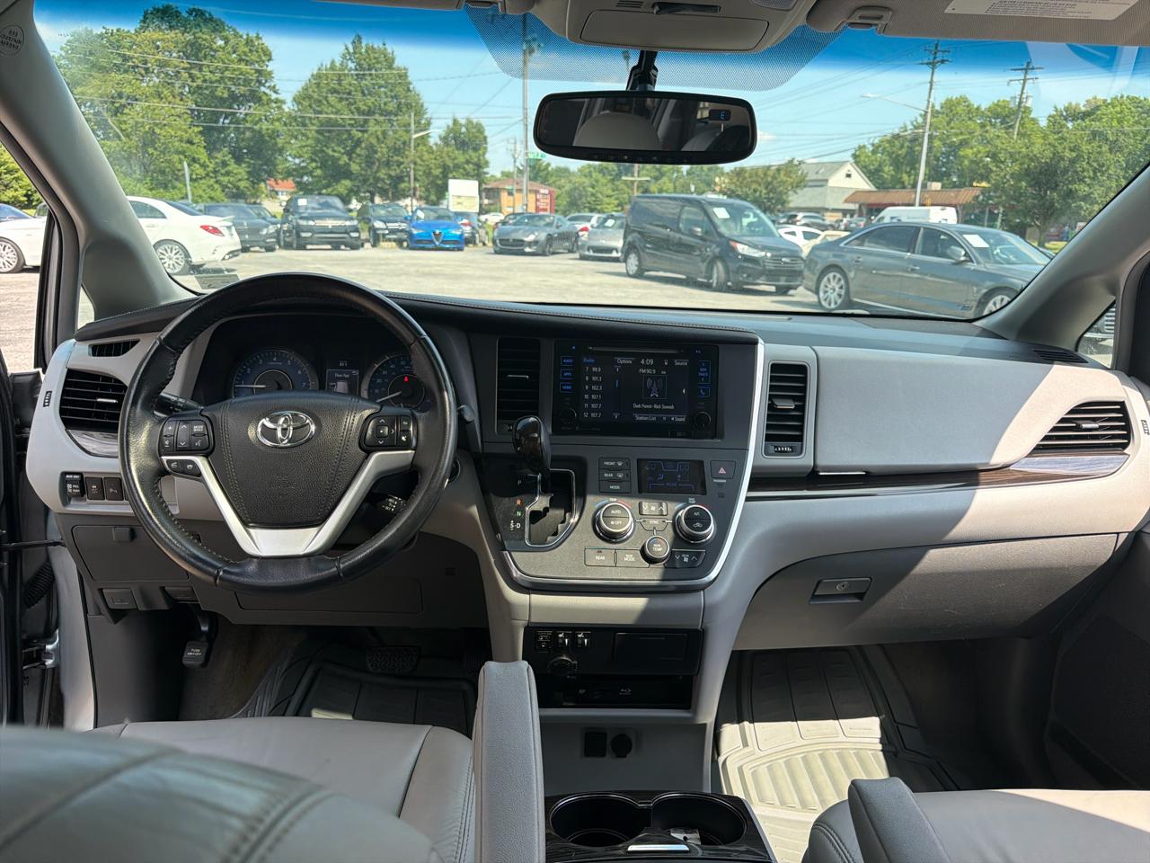 Toyota Sienna Limited Premium AWD 7-Passenger (Natl) 2017
