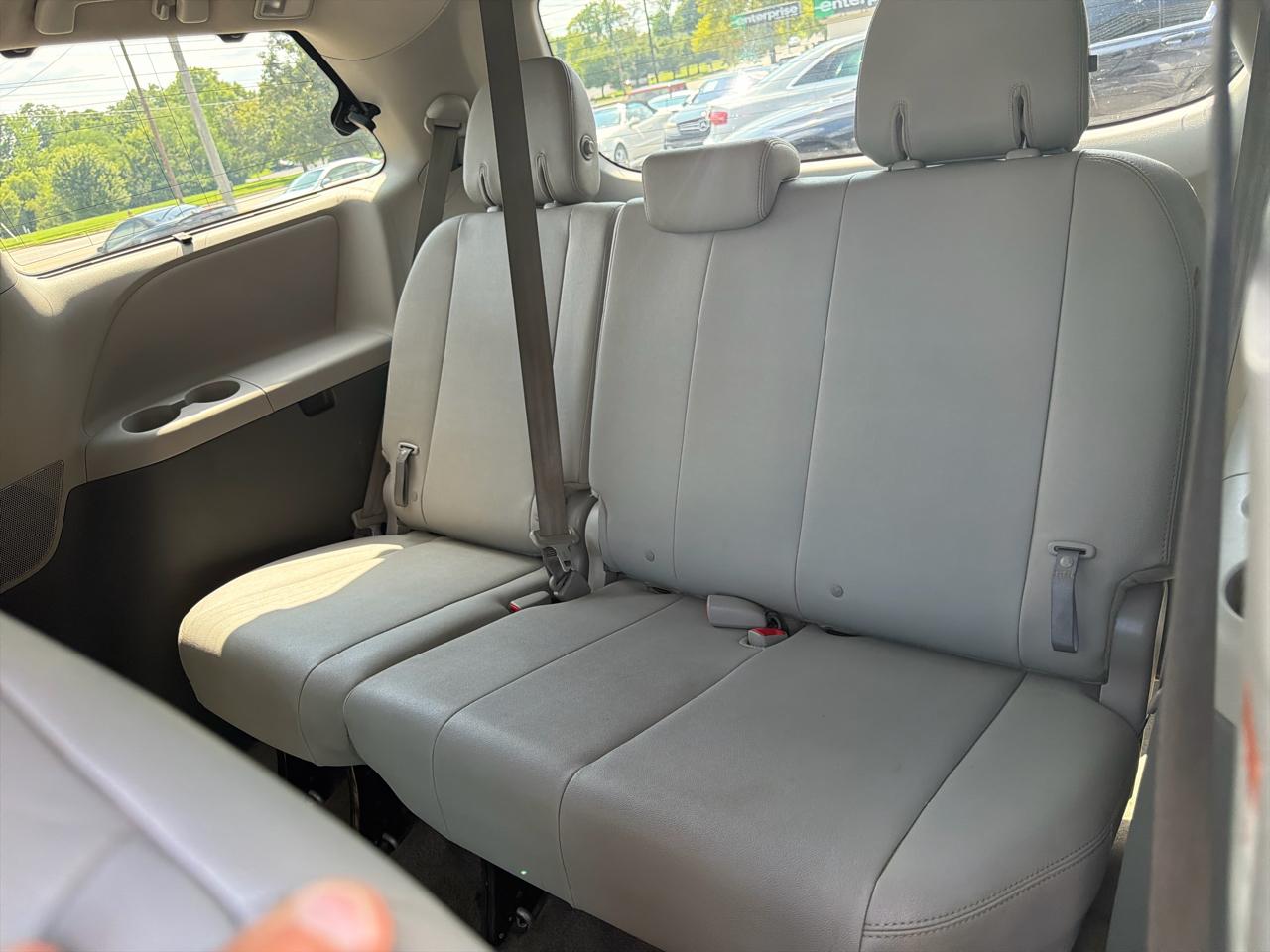 Toyota Sienna Limited Premium AWD 7-Passenger (Natl) 2017