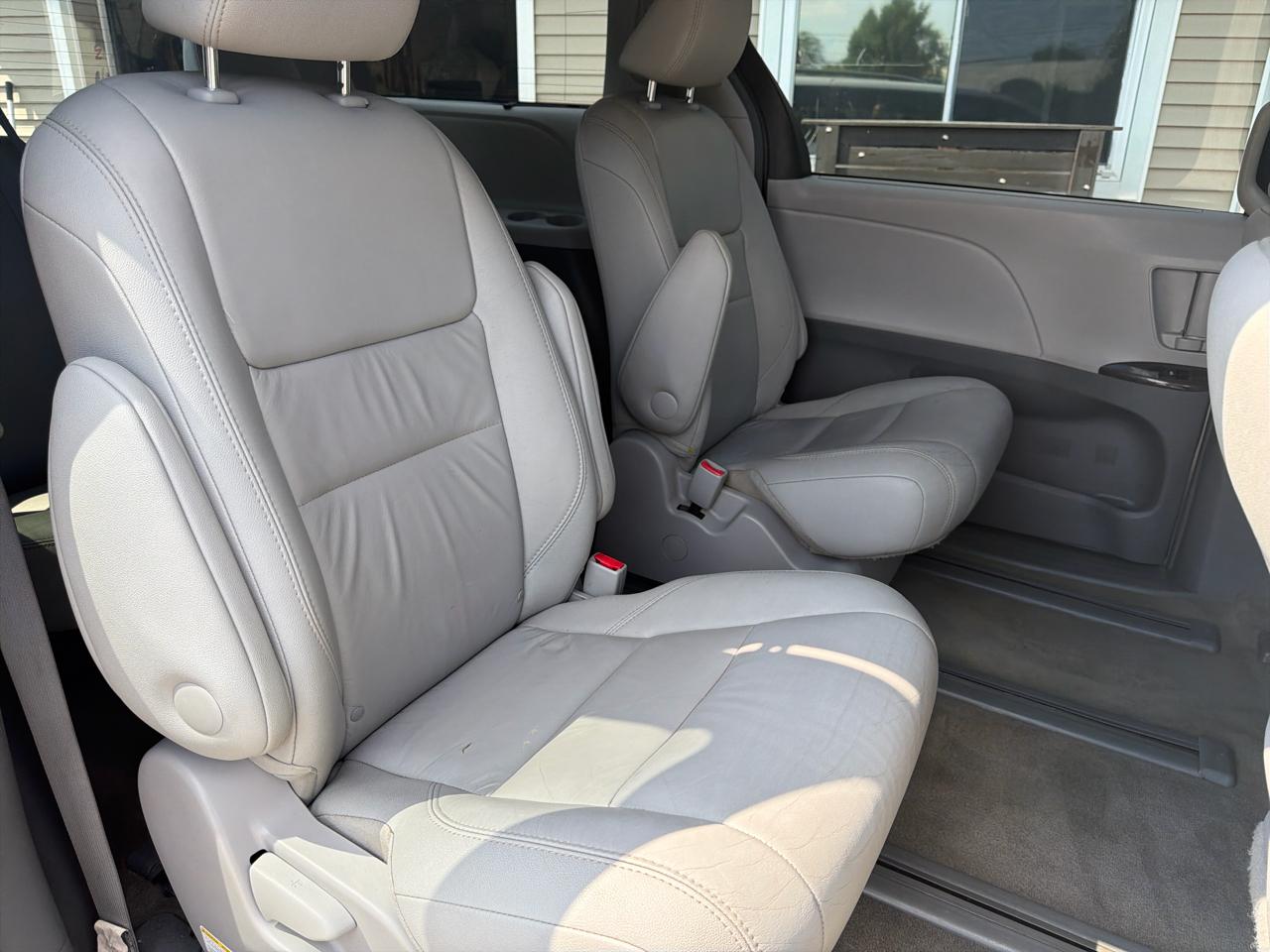 Toyota Sienna Limited Premium AWD 7-Passenger (Natl) 2017