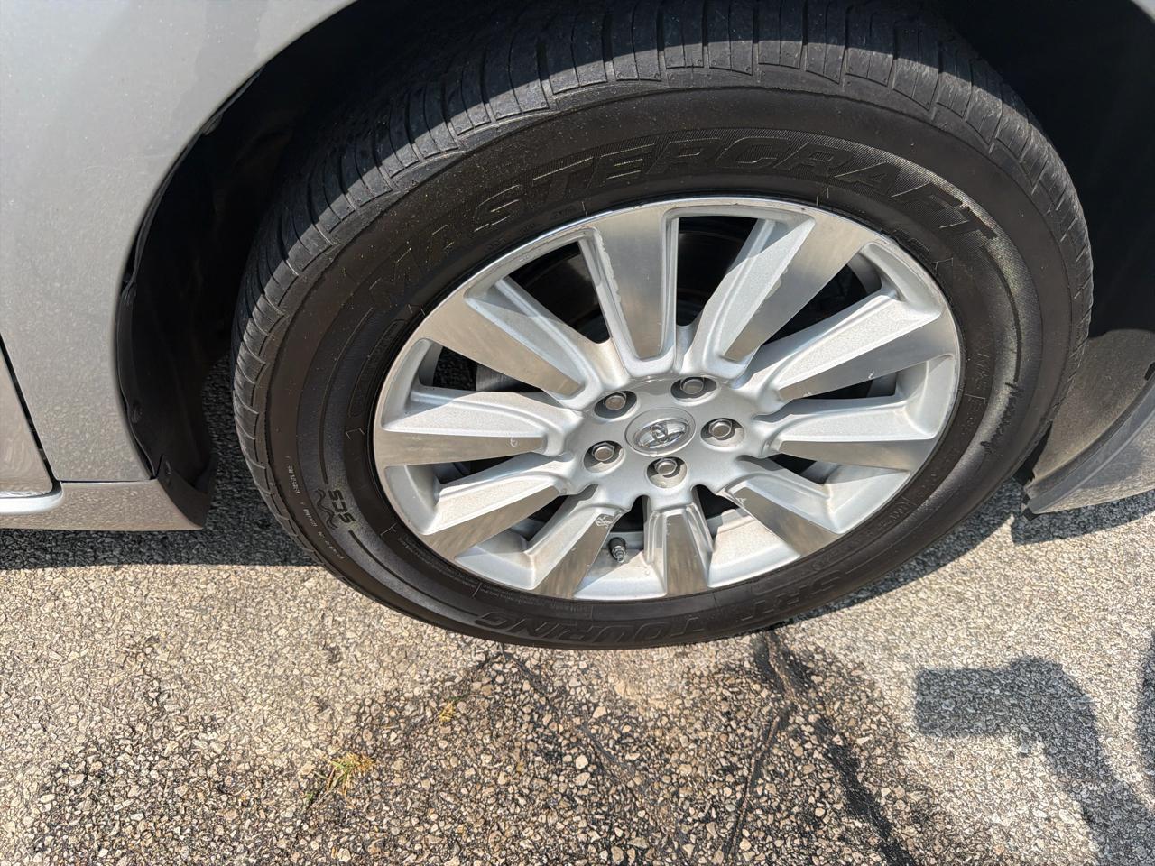 Toyota Sienna Limited Premium AWD 7-Passenger (Natl) 2017