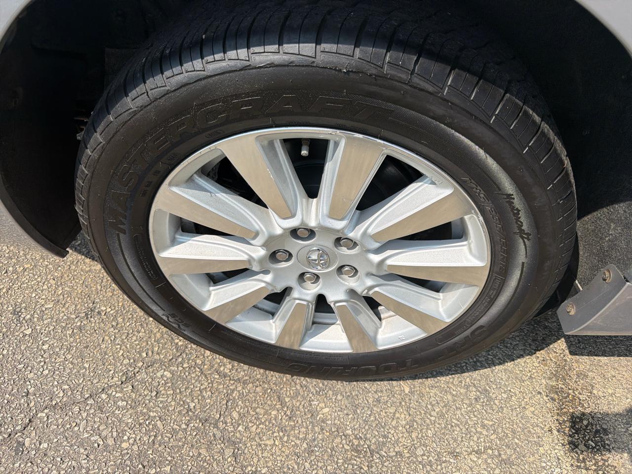 Toyota Sienna Limited Premium AWD 7-Passenger (Natl) 2017