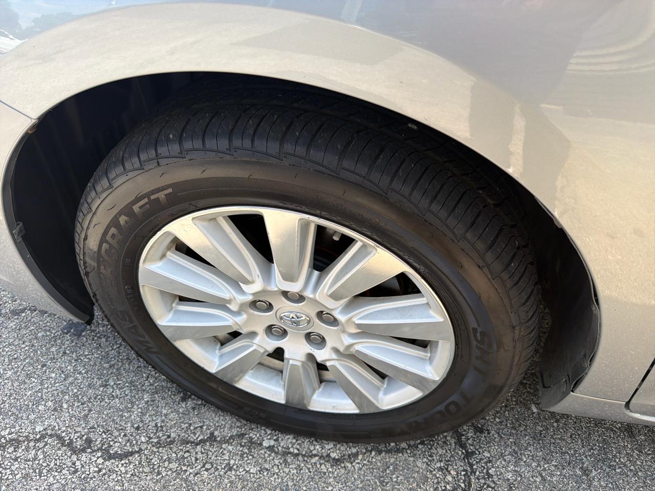 Toyota Sienna Limited Premium AWD 7-Passenger (Natl) 2017