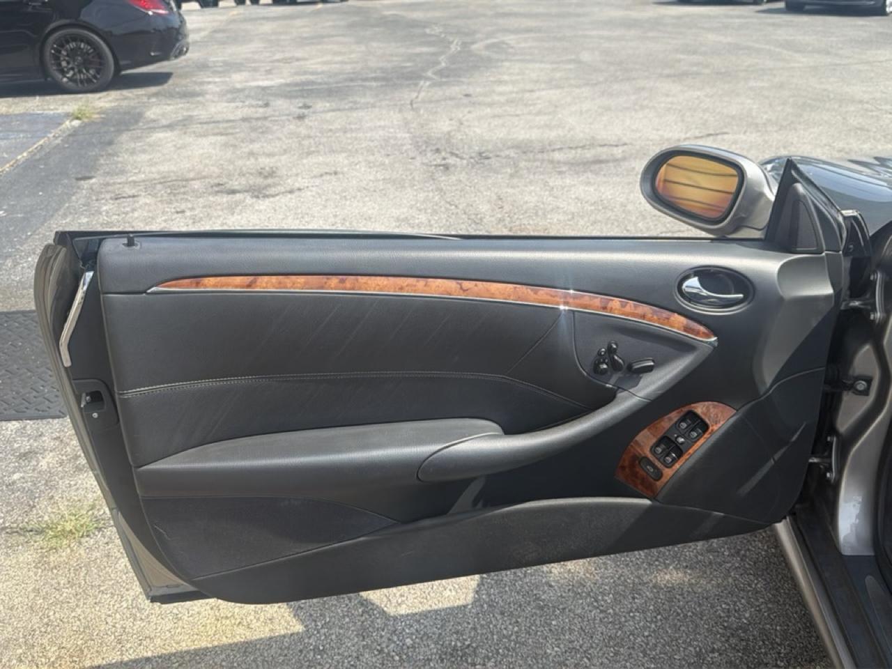 Mercedes-Benz CLK-Class 2dr Cabriolet AMG 2005