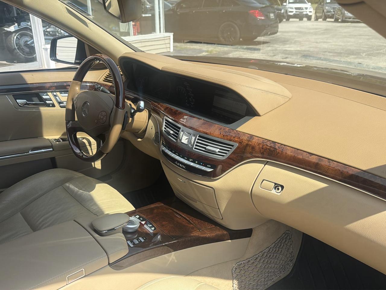 Mercedes-Benz S-Class 4dr Sdn S 550 4MATIC 2010